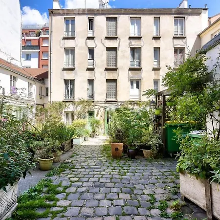 Nice Studio - 18Th District Apartment