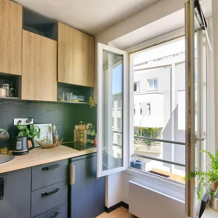 Nice Studio - 18Th District Apartment *
