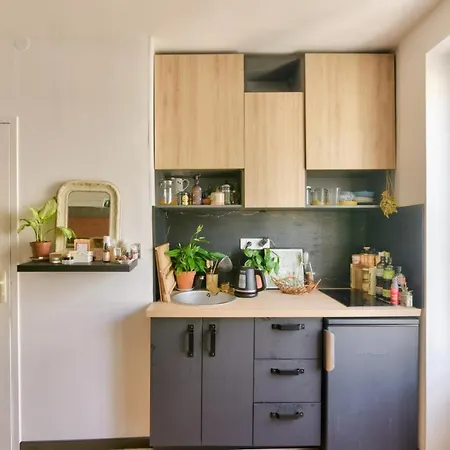 Nice Studio - 18Th District Apartment